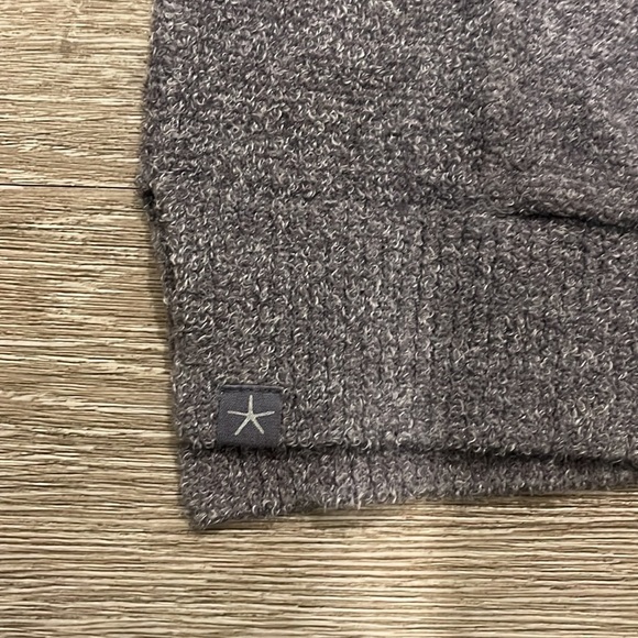 Barefoot dreams blue cozy chic super soft sweater with hoodie pocket size Medium - Picture 4 of 6